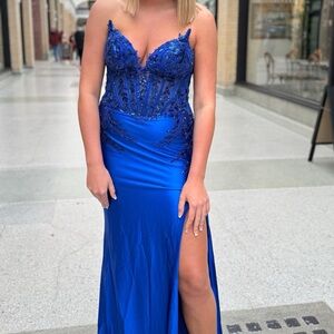 Elegant Blue Evening Gown prom
